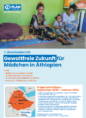 Zwei Frauen und ein kleines Kind sitzen auf einer Matte; neben ihnen liegt ein Projektbericht zur Bekämpfung geschlechtsspezifischer Gewalt in Äthiopien, der eine Karte und eine Liste der geplanten Maßnahmen enthält.